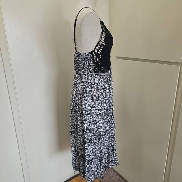 Cupshe Blk/Wht Floral Tiered Sundress, Embroidered Lace Bodice,NWOT, S - Picture 6 of 10